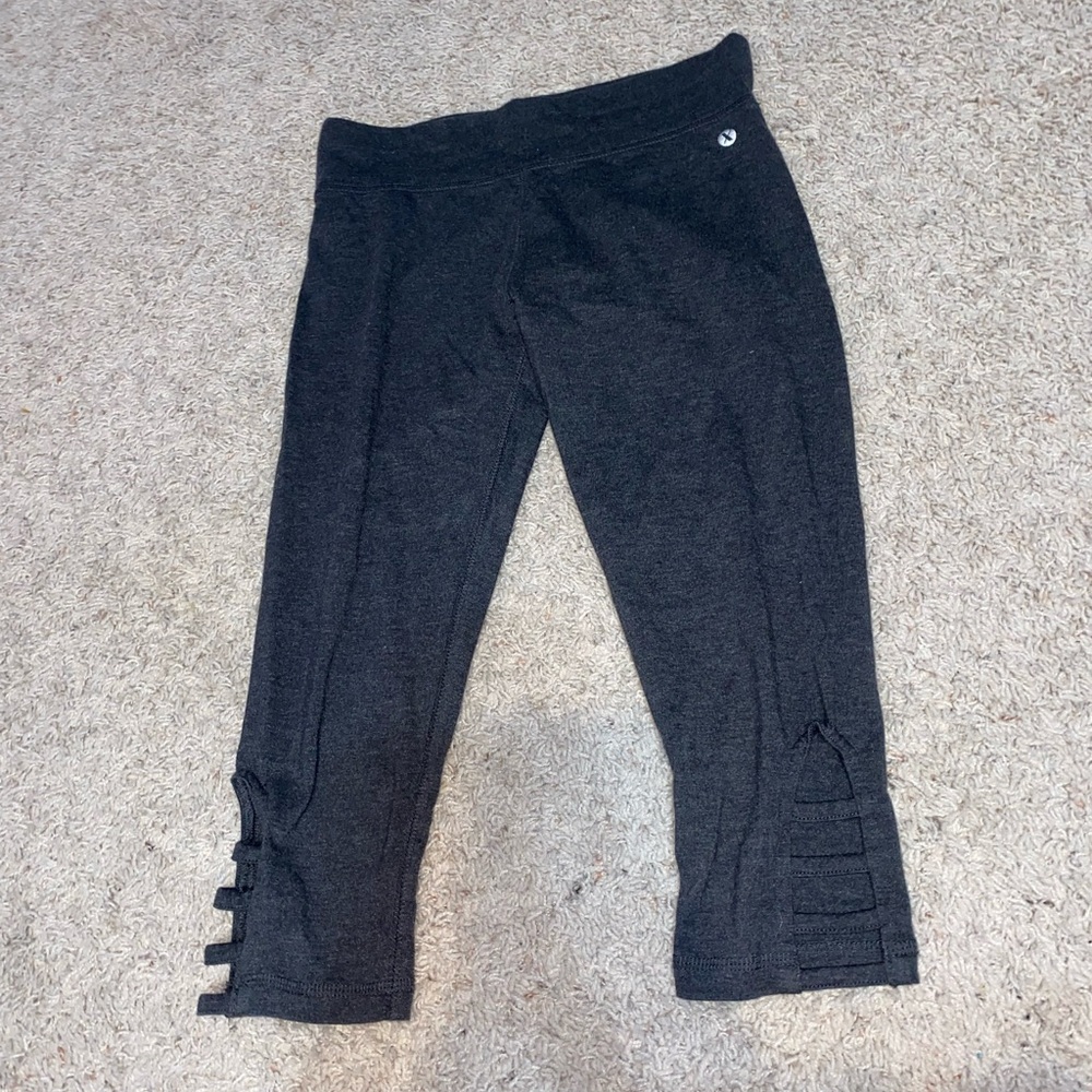 Cute gray Capri leggings!!